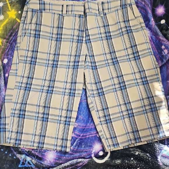 New York & Company Women's Plaid Shorts in Blue and Cream. - Picture 1 of 3